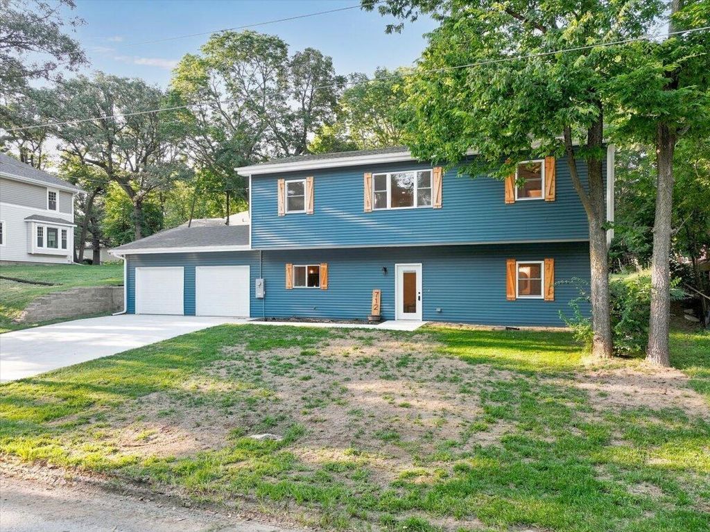 712 LINDBERG Drive, Council Bluffs, IA 51503
