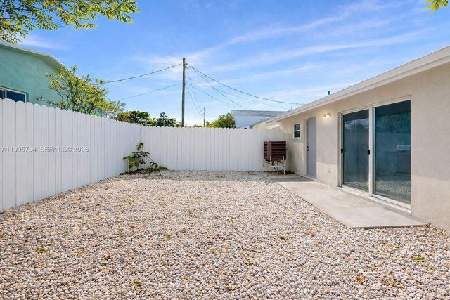 2436 NW 11th St 2436, Miami, FL 33125