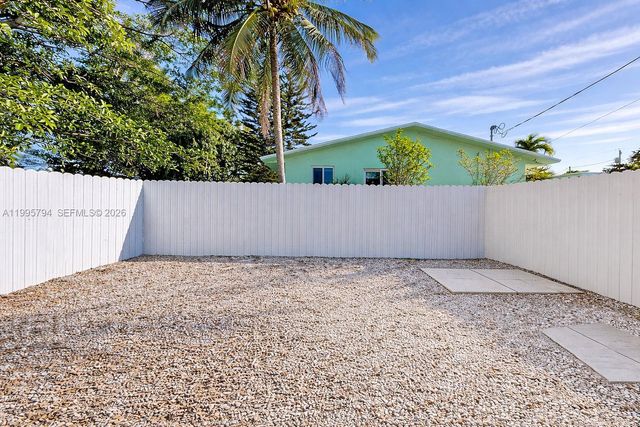 2436 NW 11th St 2436, Miami, FL 33125