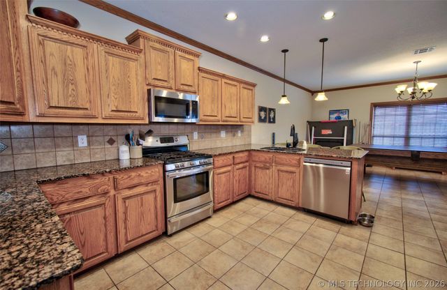 1129 Elizabeth Drive, Checotah, OK 74426