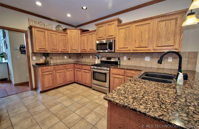 1129 Elizabeth Drive, Checotah, OK 74426