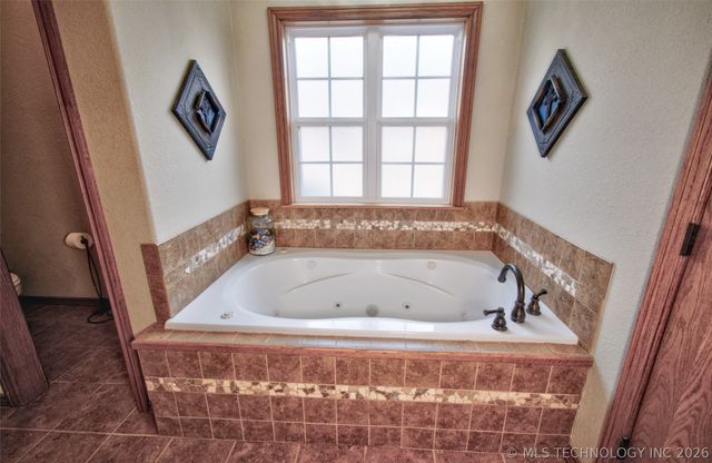 1129 Elizabeth Drive, Checotah, OK 74426