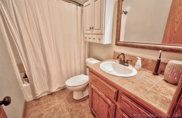 1129 Elizabeth Drive, Checotah, OK 74426