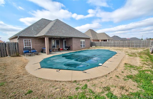 1129 Elizabeth Drive, Checotah, OK 74426