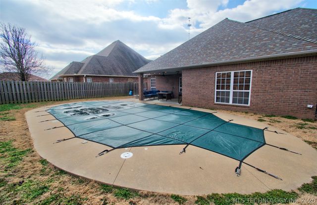 1129 Elizabeth Drive, Checotah, OK 74426