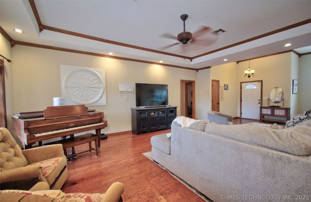 1129 Elizabeth Drive, Checotah, OK 74426