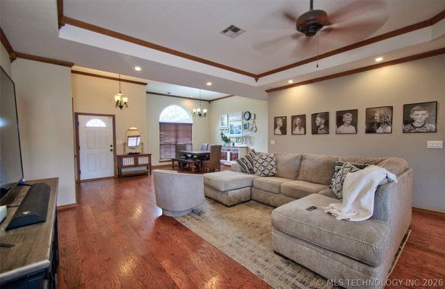 1129 Elizabeth Drive, Checotah, OK 74426