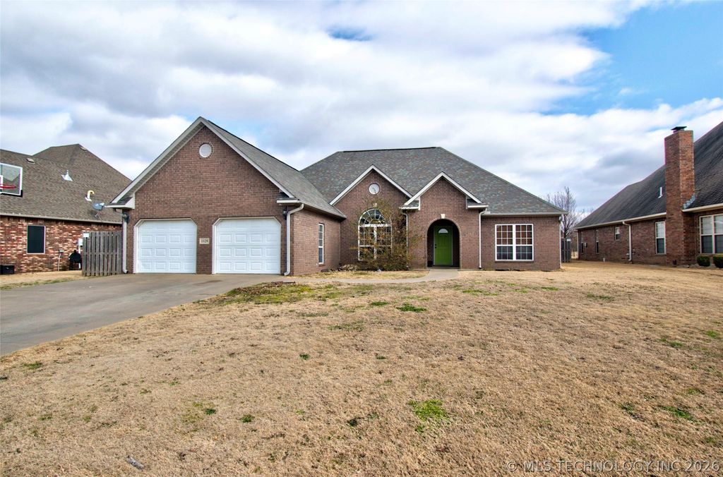 1129 Elizabeth Drive, Checotah, OK 74426