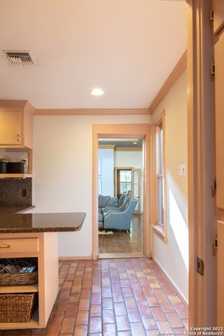 140 fair oaks, San Antonio, TX 78209