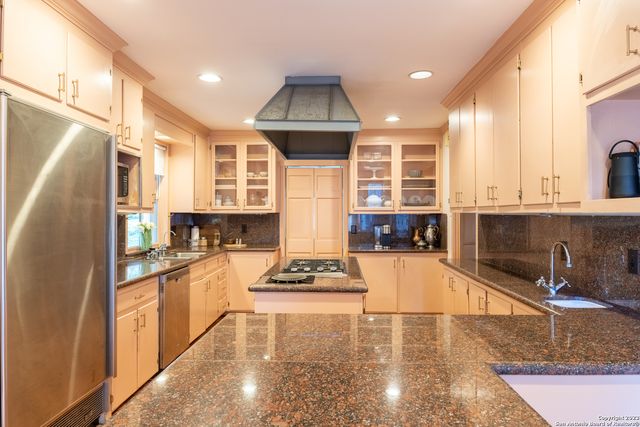 140 fair oaks, San Antonio, TX 78209