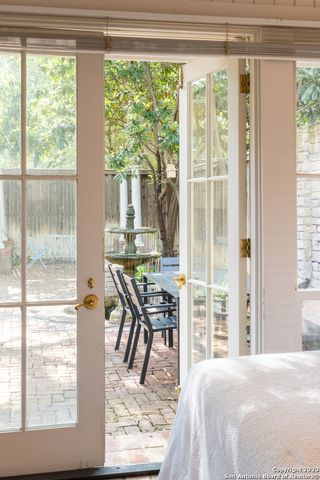 140 fair oaks, San Antonio, TX 78209