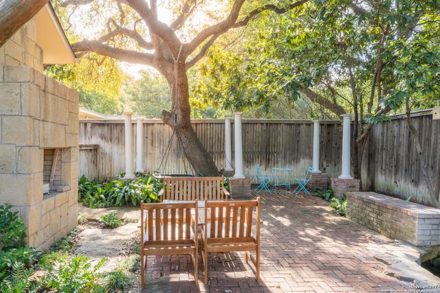 140 fair oaks, San Antonio, TX 78209