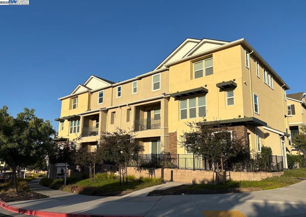 7090 Stags Leap Ln, Dublin, CA 94568
