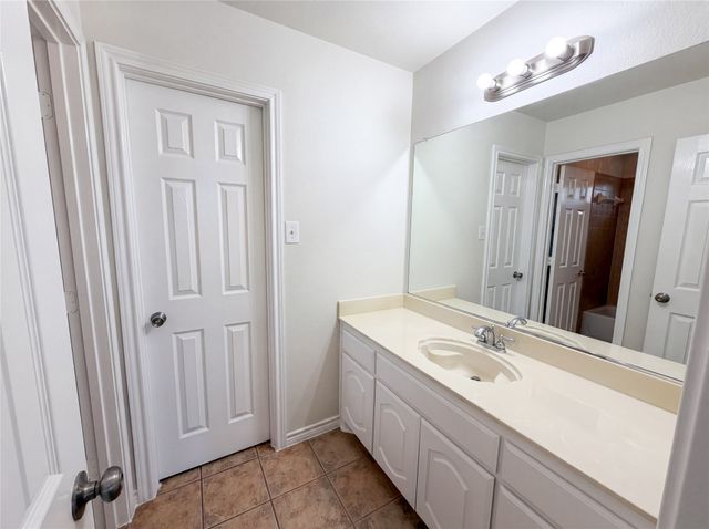 1126 Glencoe Drive, Glenn Heights, TX 75154