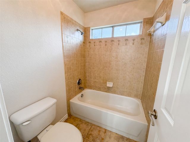 1126 Glencoe Drive, Glenn Heights, TX 75154