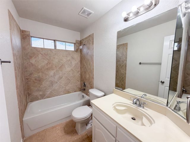 1126 Glencoe Drive, Glenn Heights, TX 75154