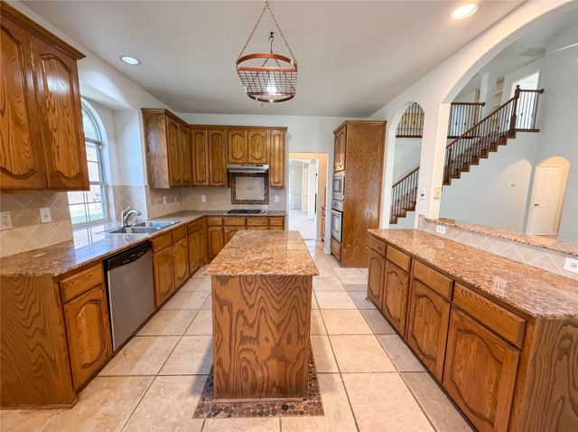 1126 Glencoe Drive, Glenn Heights, TX 75154