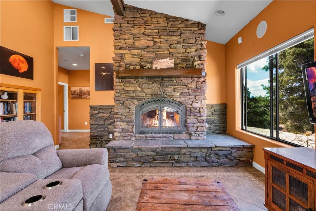 Image 10 of property listing at 48620 Madison Road, Pioneertown, CA 92268