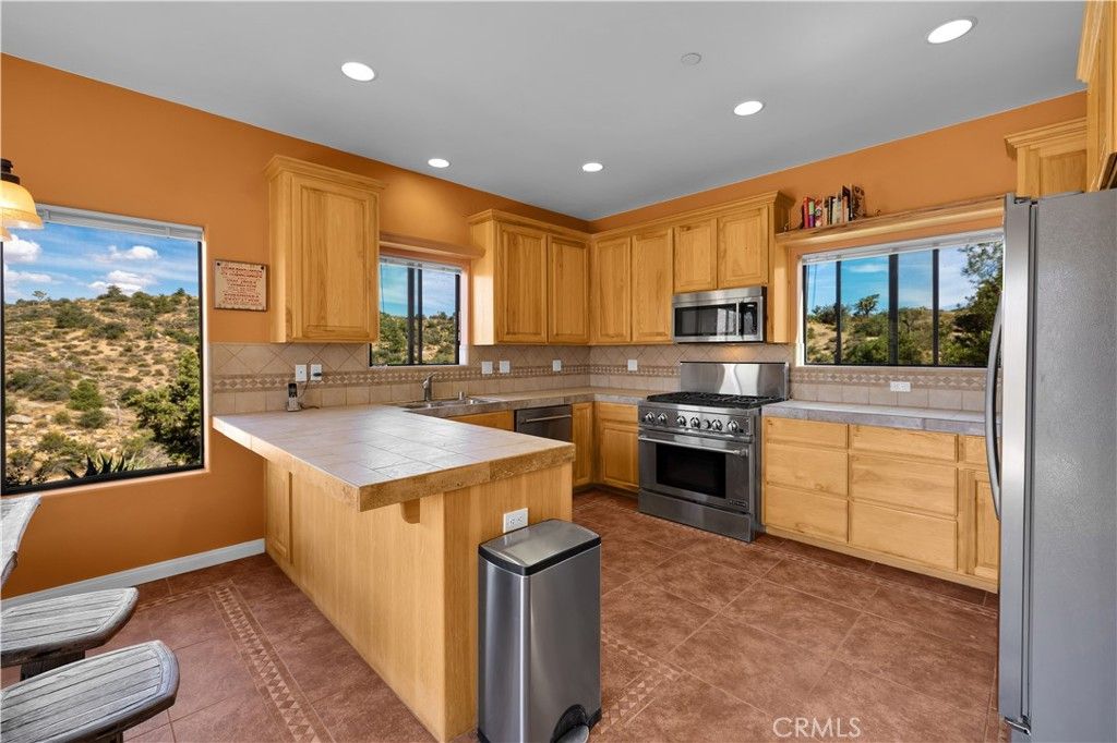 Image 14 of property listing at 48620 Madison Road, Pioneertown, CA 92268
