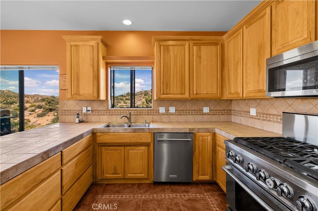 Image 16 of property listing at 48620 Madison Road, Pioneertown, CA 92268