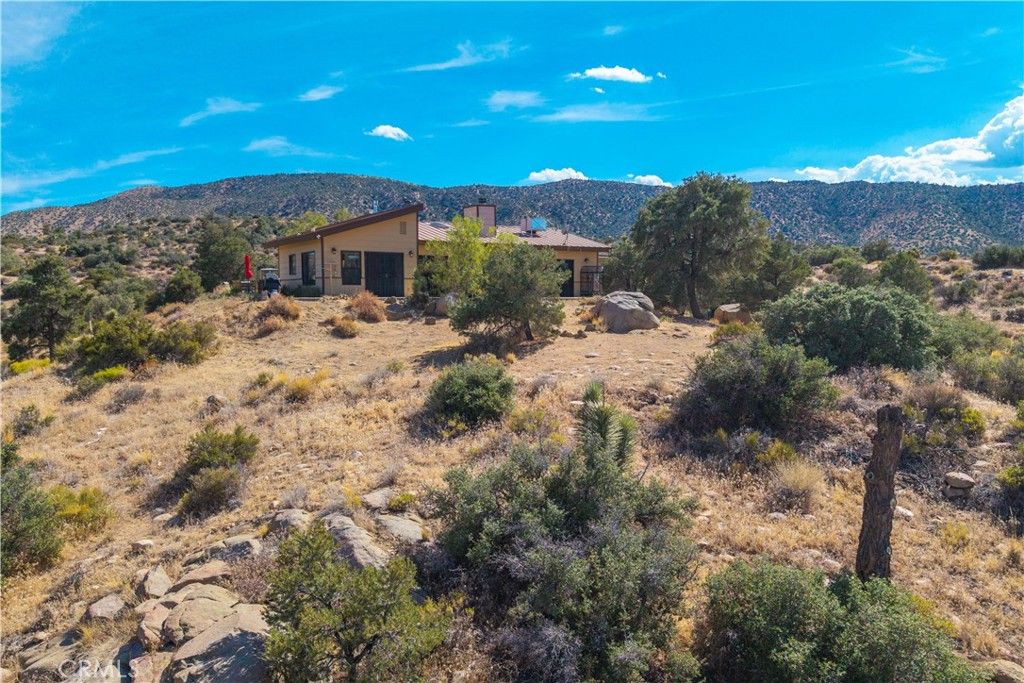 Image 3 of property listing at 48620 Madison Road, Pioneertown, CA 92268