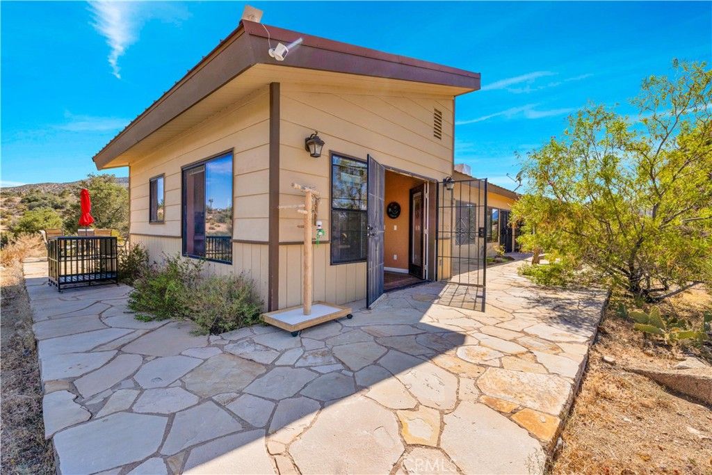 Image 42 of property listing at 48620 Madison Road, Pioneertown, CA 92268