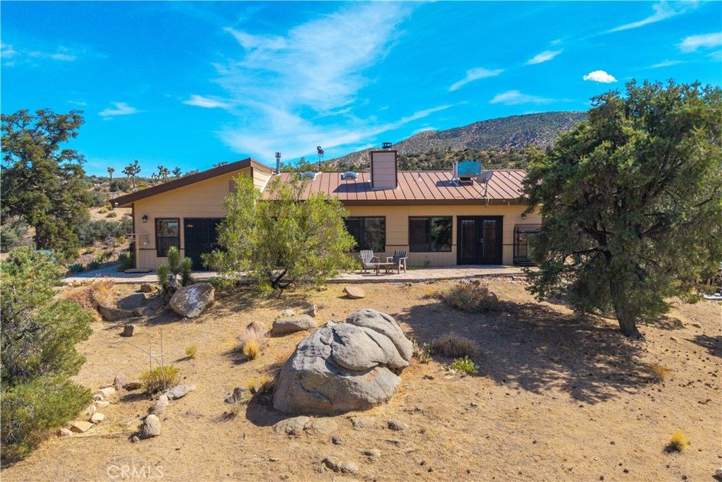 Image 5 of property listing at 48620 Madison Road, Pioneertown, CA 92268