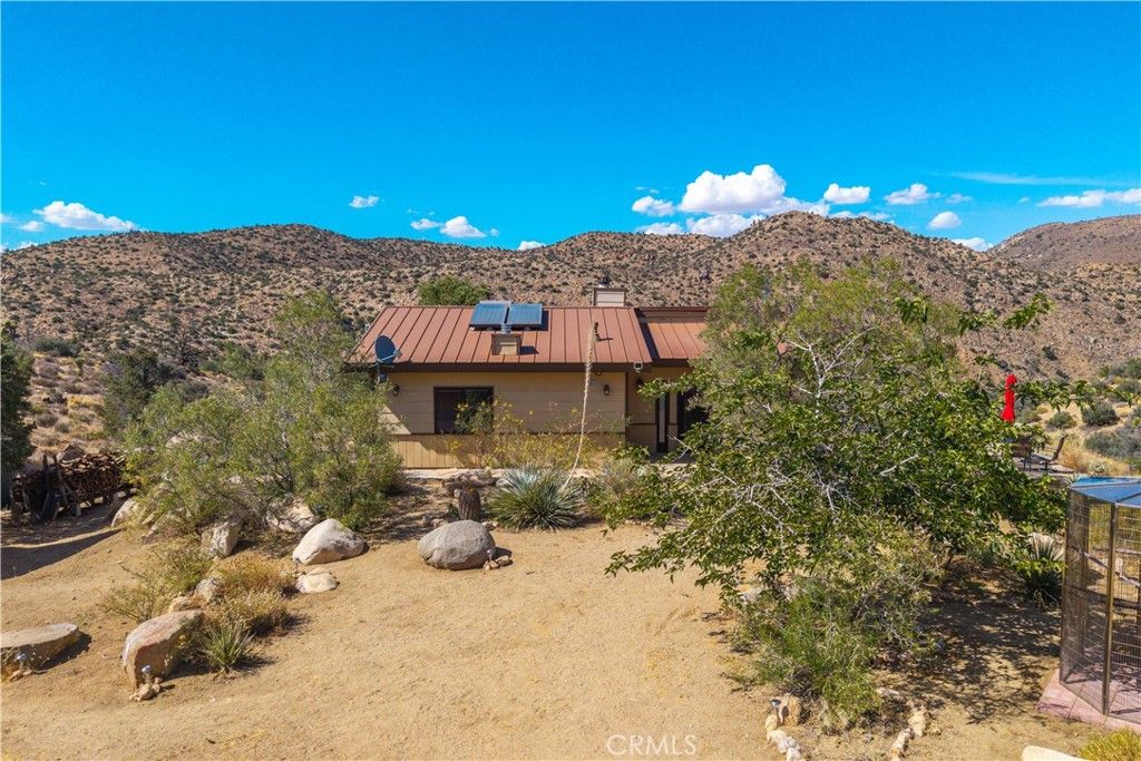 Image 6 of property listing at 48620 Madison Road, Pioneertown, CA 92268