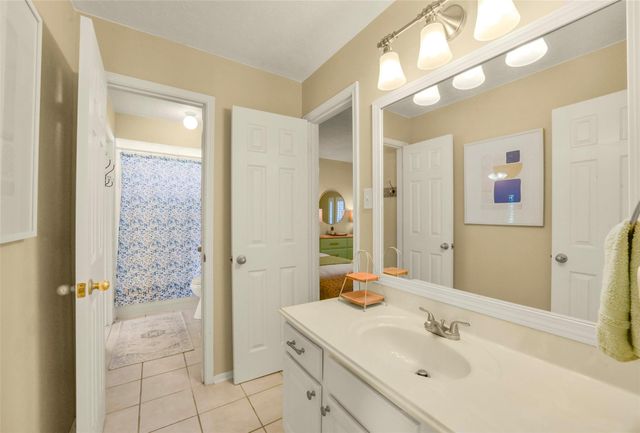 3710 Pine Tree Drive, Pearland, TX 77581