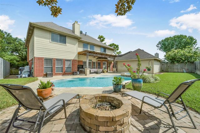 3710 Pine Tree Drive, Pearland, TX 77581