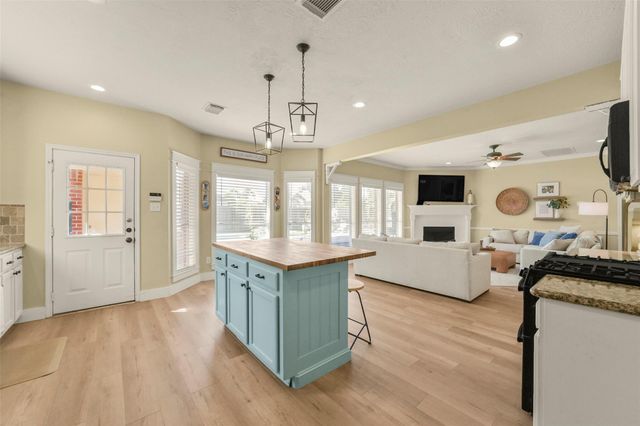 3710 Pine Tree Drive, Pearland, TX 77581