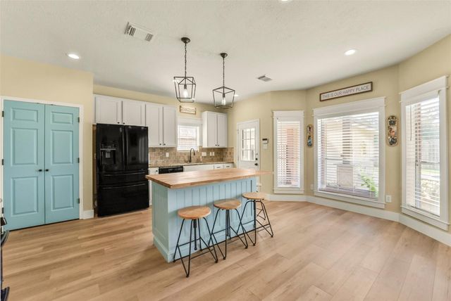 3710 Pine Tree Drive, Pearland, TX 77581