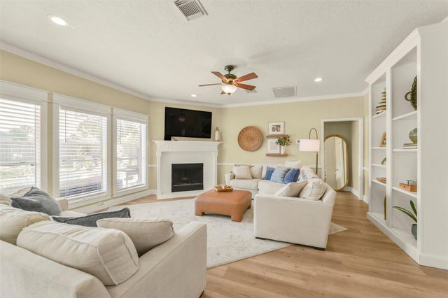 3710 Pine Tree Drive, Pearland, TX 77581