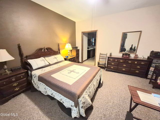 48 Kettles Way, Queensbury, NY 12804