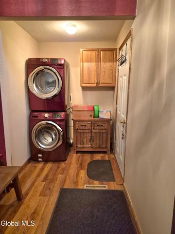 48 Kettles Way, Queensbury, NY 12804