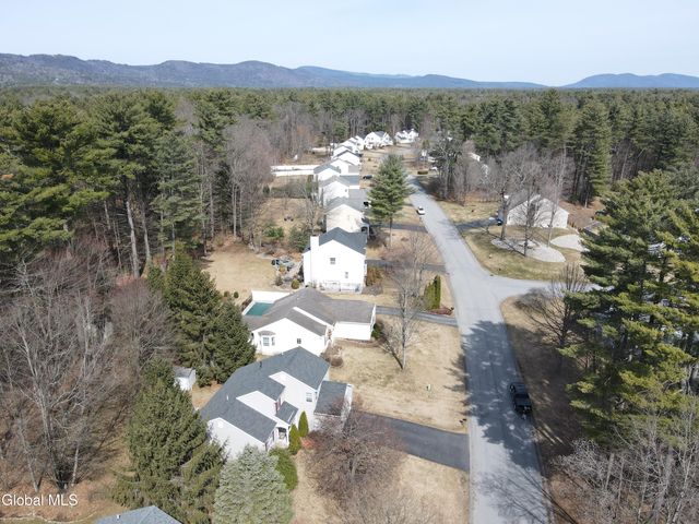 48 Kettles Way, Queensbury, NY 12804