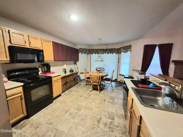 48 Kettles Way, Queensbury, NY 12804