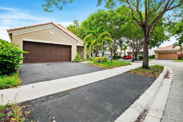 4498 Dogwood Circle, Weston, FL 33331