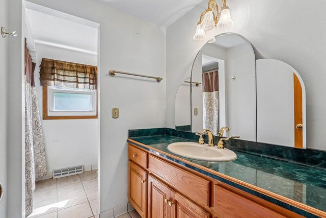 W173N8514 Robert AVENUE, Menomonee Falls, WI 53051