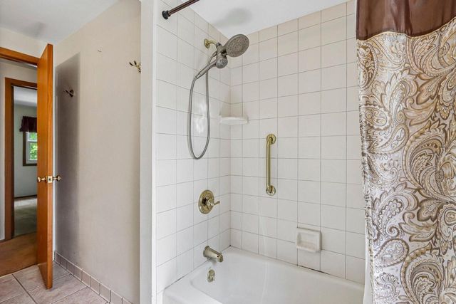 W173N8514 Robert AVENUE, Menomonee Falls, WI 53051