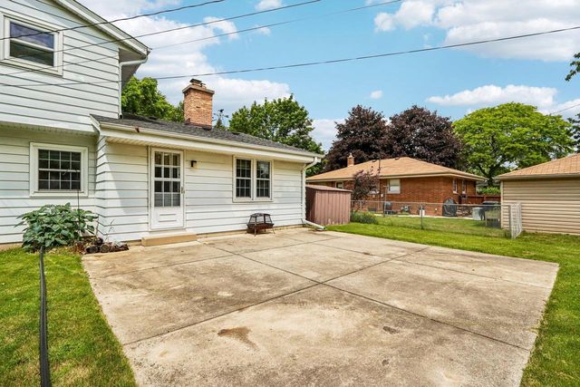 W173N8514 Robert AVENUE, Menomonee Falls, WI 53051