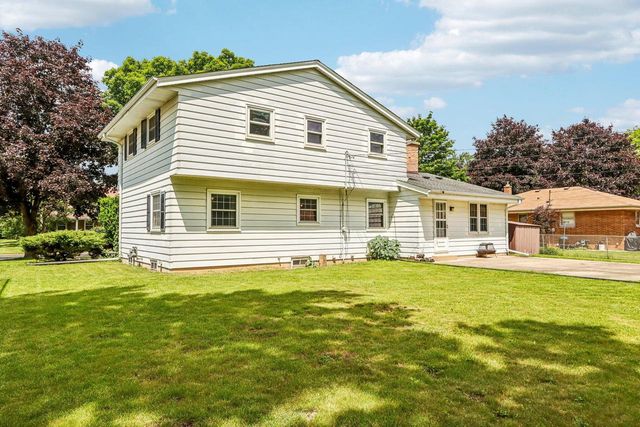 W173N8514 Robert AVENUE, Menomonee Falls, WI 53051