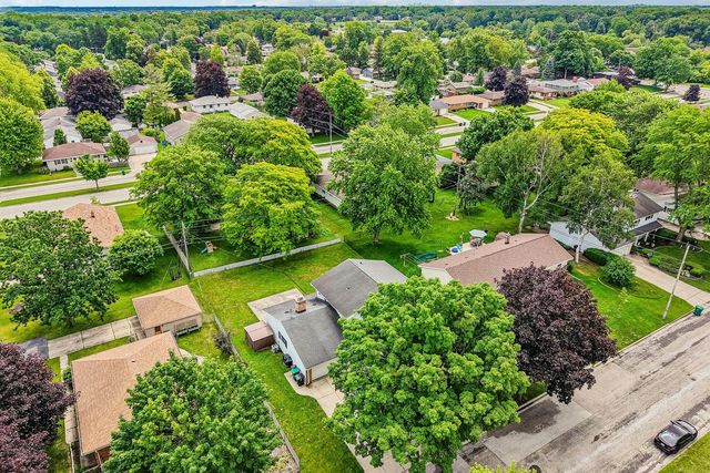 W173N8514 Robert AVENUE, Menomonee Falls, WI 53051