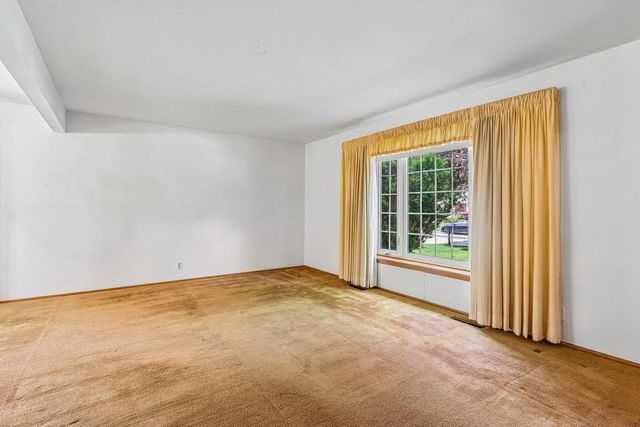 W173N8514 Robert AVENUE, Menomonee Falls, WI 53051