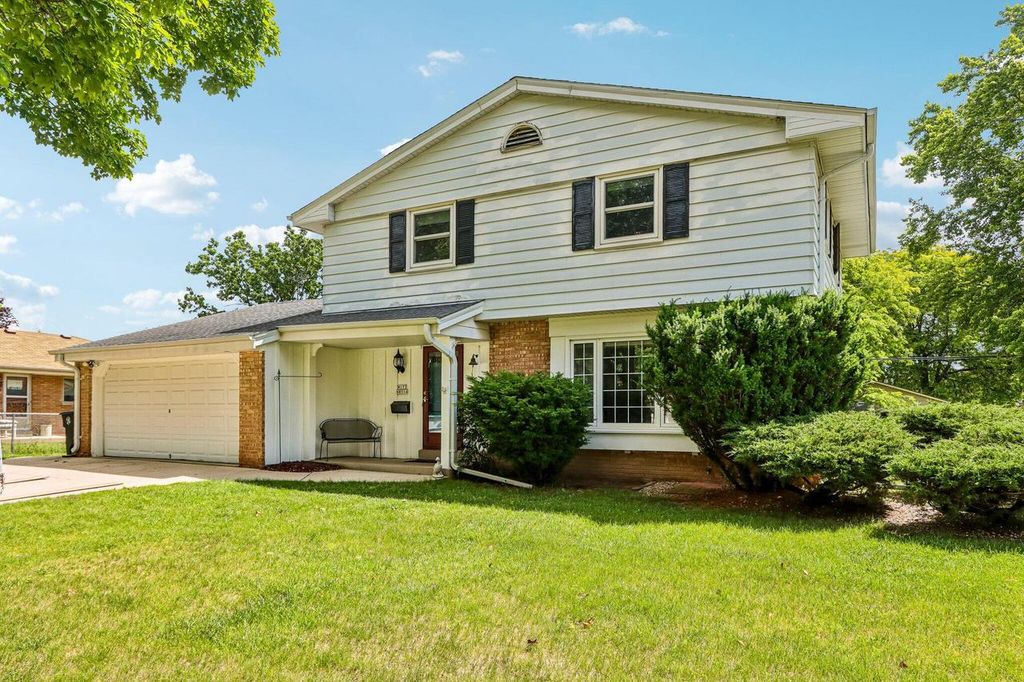 W173N8514 Robert AVENUE, Menomonee Falls, WI 53051