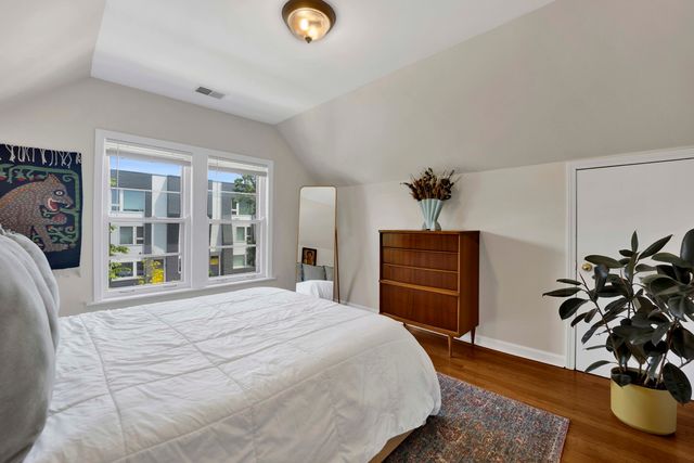 2640 N Hamlin Avenue, Chicago, IL 60647