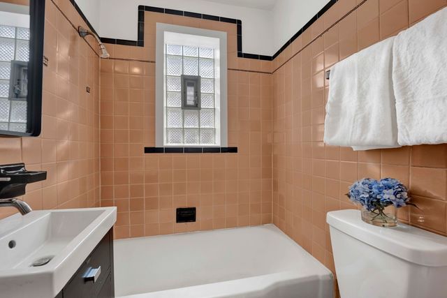 2640 N Hamlin Avenue, Chicago, IL 60647