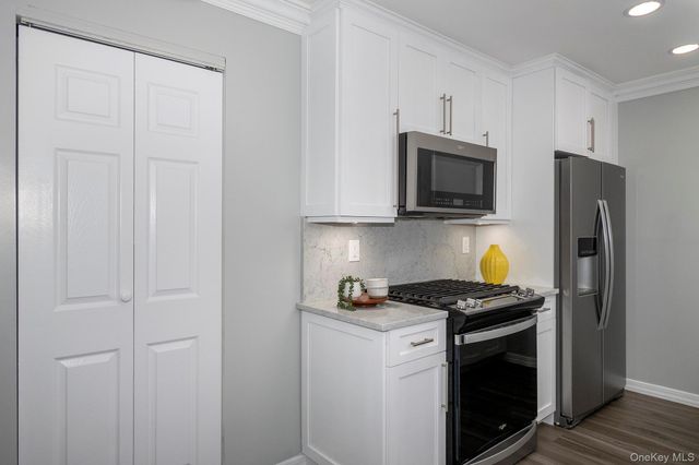 310 Saddle Rock Road 310, Holbrook, NY 11741