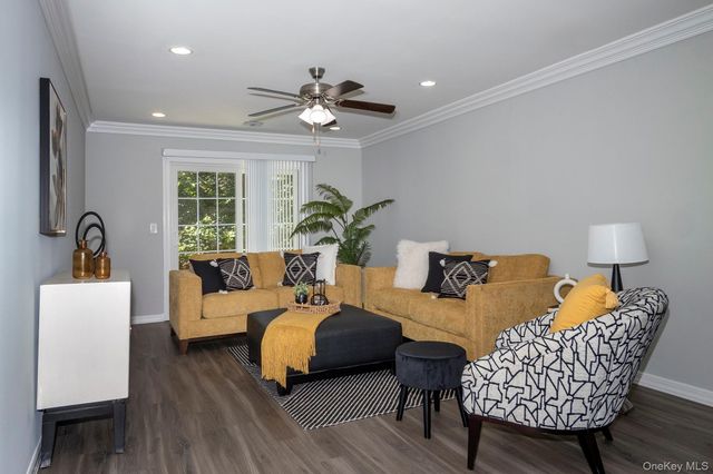 310 Saddle Rock Road 310, Holbrook, NY 11741