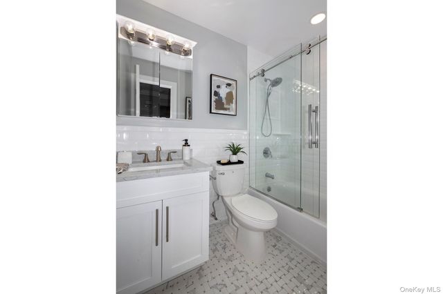 310 Saddle Rock Road 310, Holbrook, NY 11741